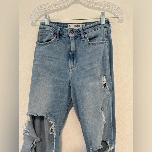 Hollister Curvy High Rise Mom Vintage Stretch Distressed Blue Jeans Size 1R - Picture 2 of 16